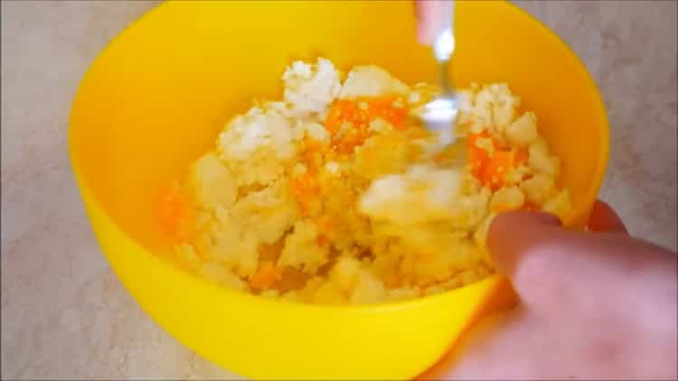 За да приготвите късчета с извара, пригответе пълнежа