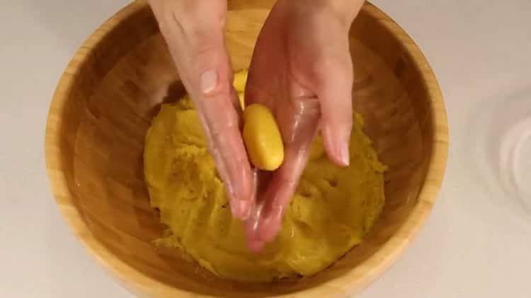 Pentru a pregăti prăjiturile la cuptor, pregătiți ingredientele