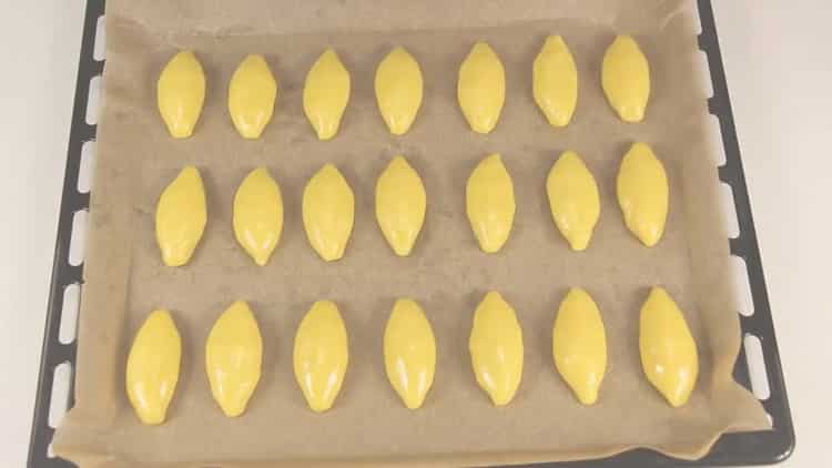 Pentru a face prăjituri în cuptor, preîncălziți cuptorul