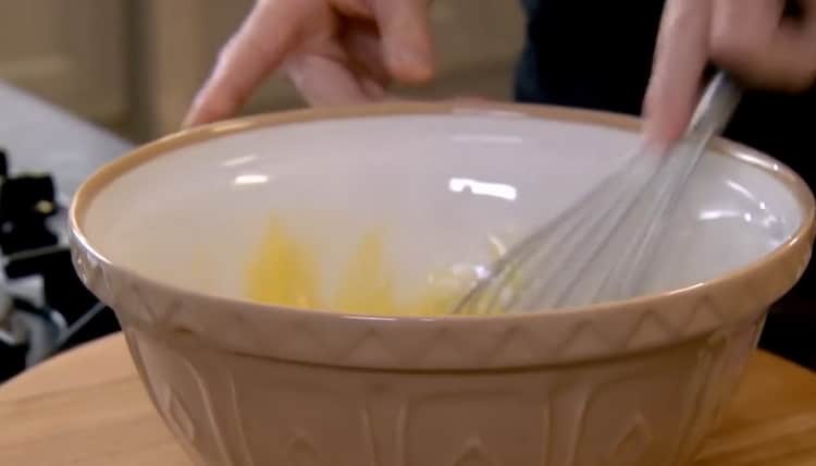 Para hacer galletas Madeline, prepare los ingredientes.