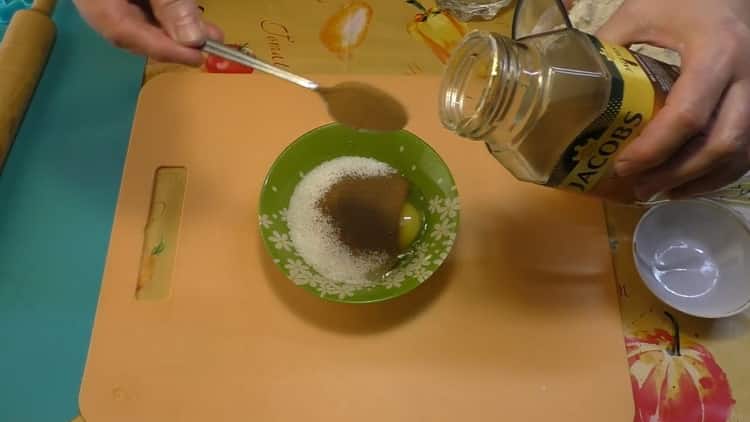 Agregue café para hacer galletas de margarina.