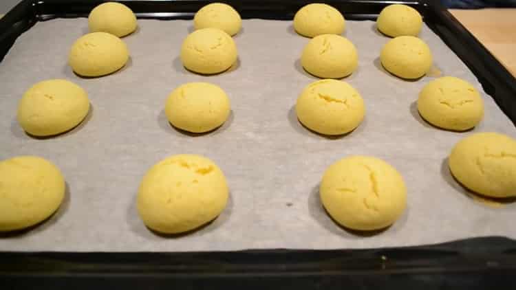 להכנת אפרסקים, אופים את החסר