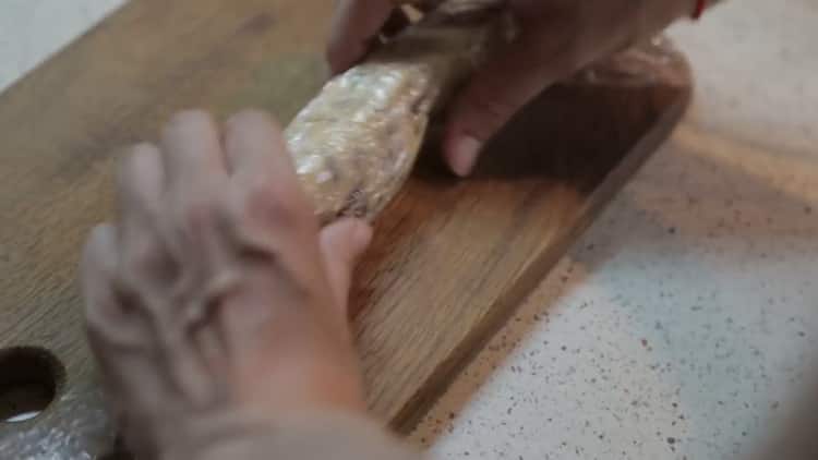 Pour faire des biscuits avec des morceaux de chocolat, congelez la pâte