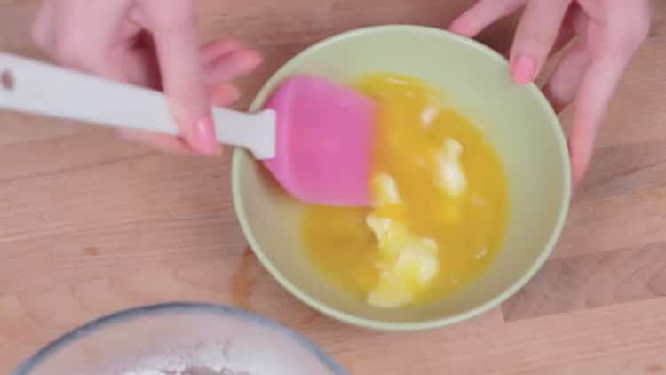 Smelt smøret for at lave cookies med mmdems