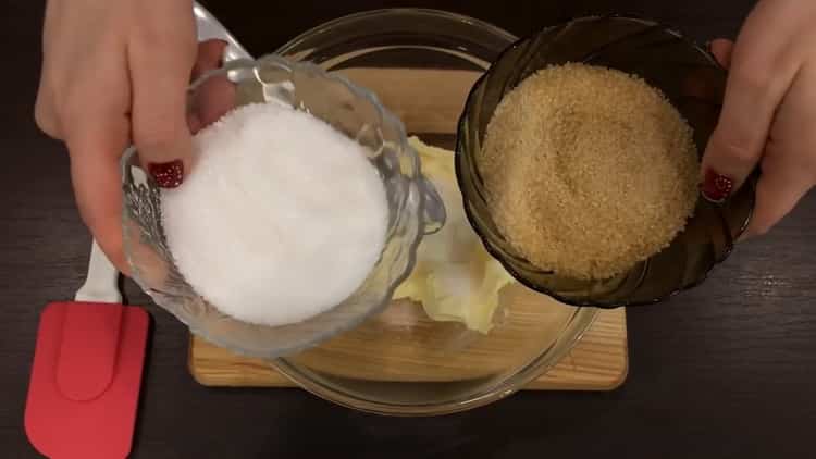 Per preparare i biscotti con gocce di cioccolato, mescola gli ingredienti.