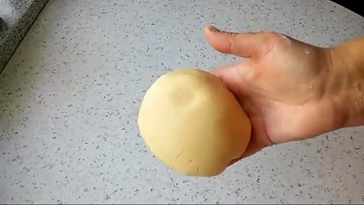 Pentru a face prăjituri de jubileu, pregătiți aluatul