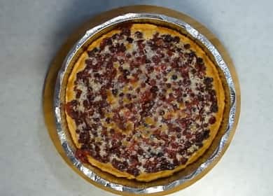 Cake na may lingonberry at kulay-gatas - hindi mapaniniwalaan o kapani-paniwala masarap at pinong.