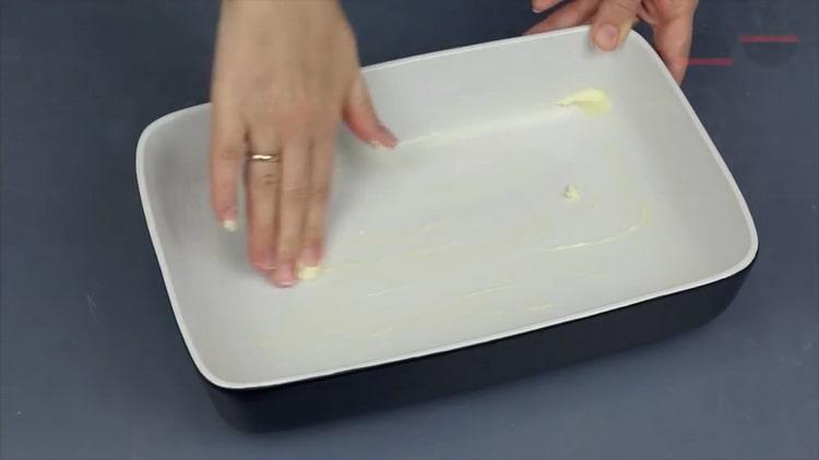 To prepare a crumb pie with cottage cheese, prepare a form