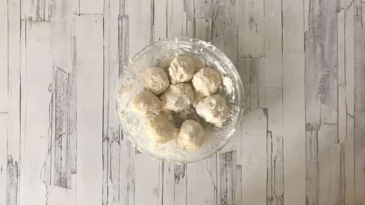 להכנת פשטידה על קפיר עם גבינת קוטג ', הכינו את המלית