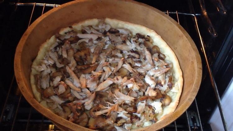 Preîncălziți cuptorul pentru a face plăcintă cu pui