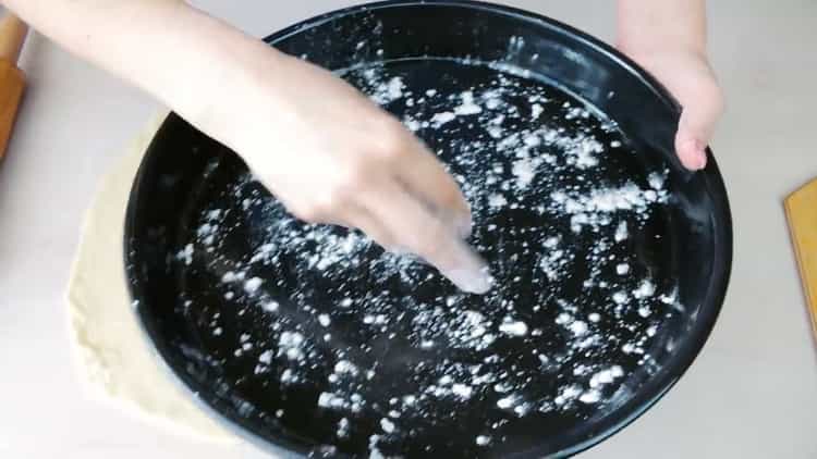 Pentru a face pizza fără drojdie, pregătiți o matriță