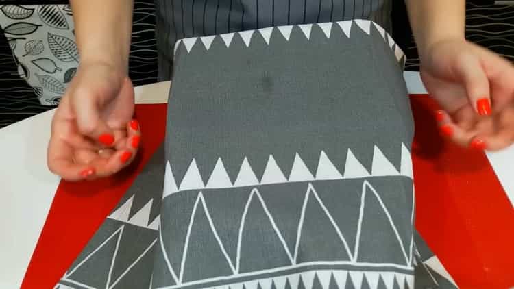 Para hacer pizza en casa, deje reposar la masa