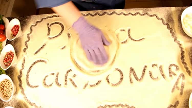 Chcete-li připravit pizzu carbonara, připravte ingredience