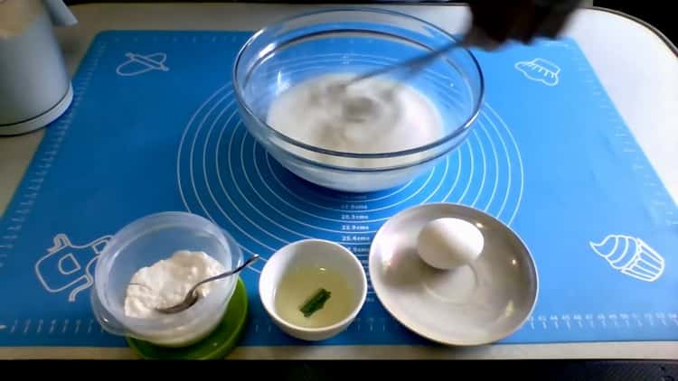 Forbered tilberedning af ingredienserne for at tilberede pizza på kefir i ovnen