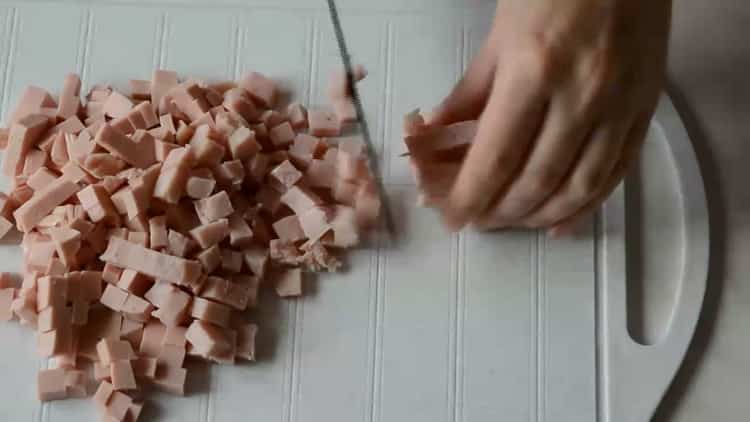 Pentru a pregăti pizza pe patiserie cu puf, pregătiți ingredientele