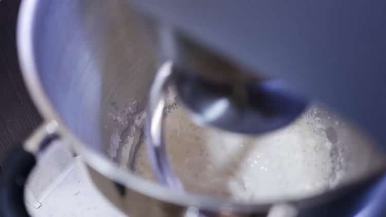 Pentru a face plăcintă cu pizza, pregătiți ingredientele