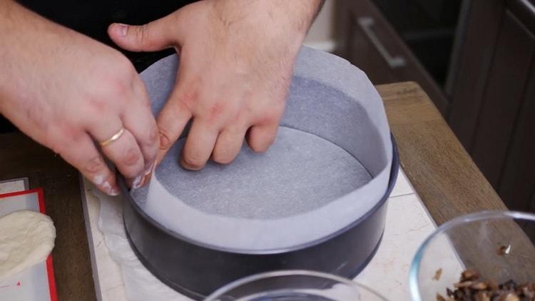 Pentru a face o plăcintă cu pizza, pregătește-ți un formular