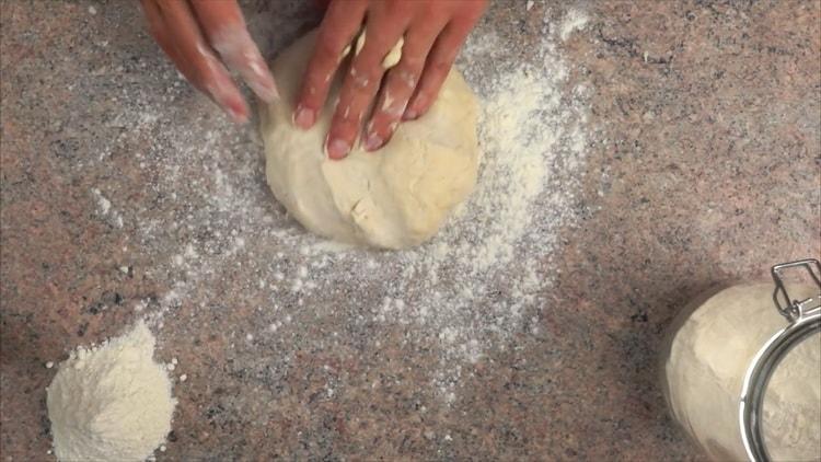 Pentru a face pizza cu pui și ananas