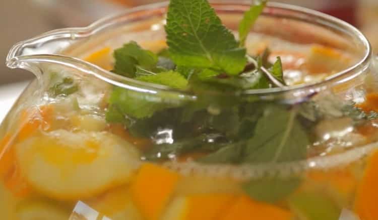 Para hacer un té delicioso, vierta todos los ingredientes con agua hirviendo.