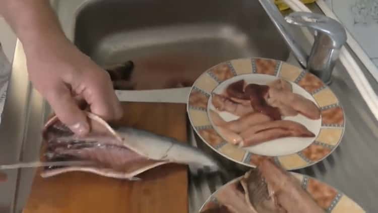 Pentru a ridica heringul, curățați peștele