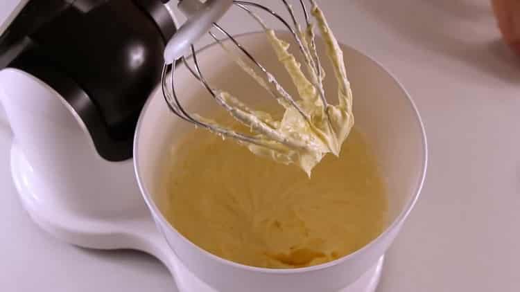 De acordo com a receita para fazer biscoitos, prepare os ingredientes