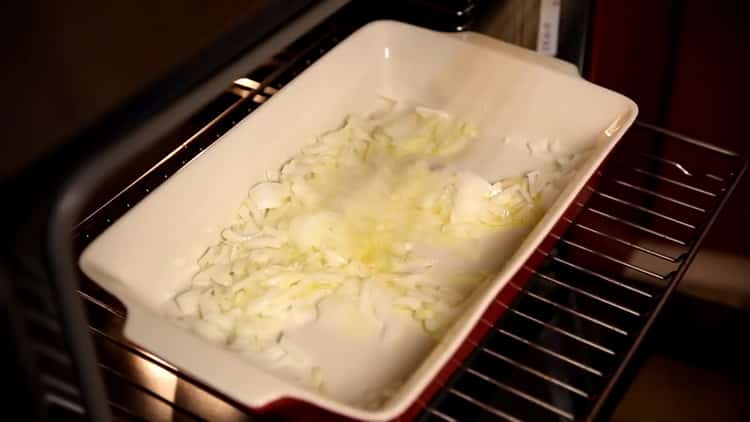 Fry zelenina vařit rýži s kuřetem v troubě