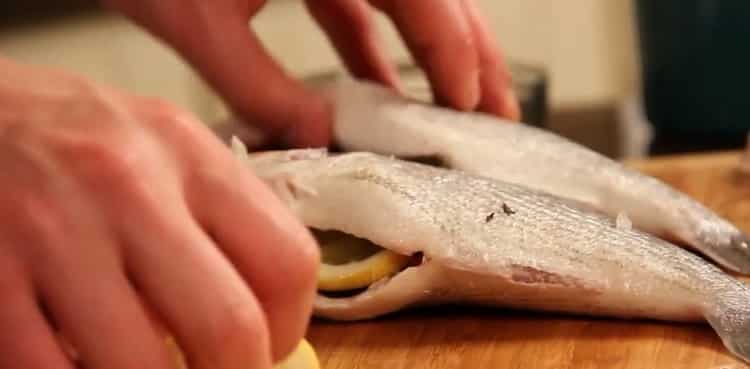 To grill fish, slice a lemon