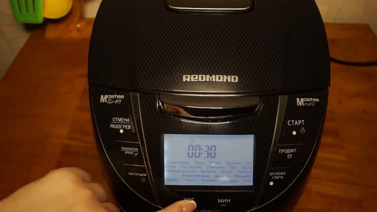 Pentru a găti pește cu aburi într-un aragaz lent, setați modul dorit