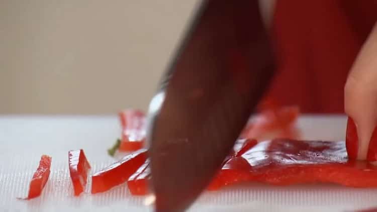 לבישול דגים עם אורז קוצצים את הפלפל