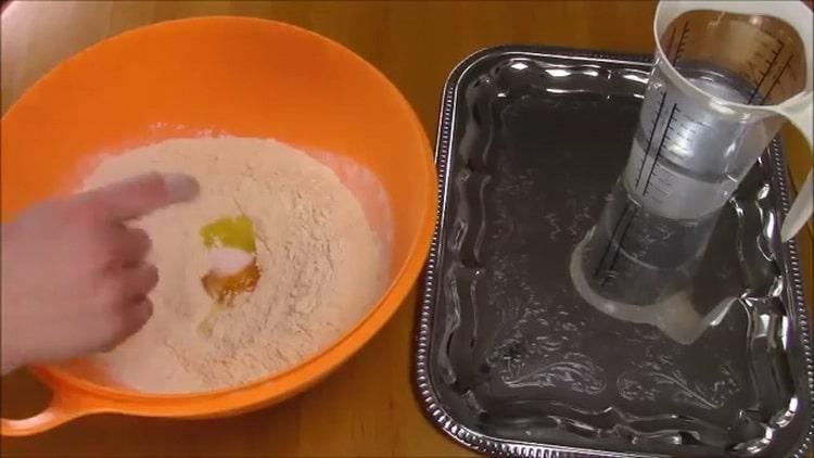 Upang makagawa ng puff khinkali, ihanda ang kuwarta