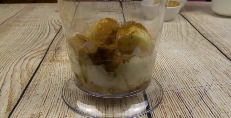 Amestecă ingredientele cu un smoothie de banane.