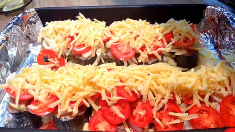 Pentru a găti fripturi de somon roz, preîncălziți cuptorul