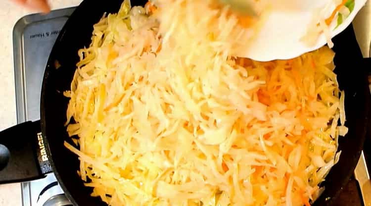 Combinați varza cu varza proaspătă și prăjiturile