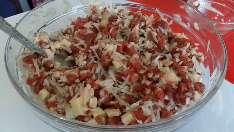 Upang ihanda ang manti para sa manti ayon sa isang simpleng recipe, ihanda ang mga sangkap