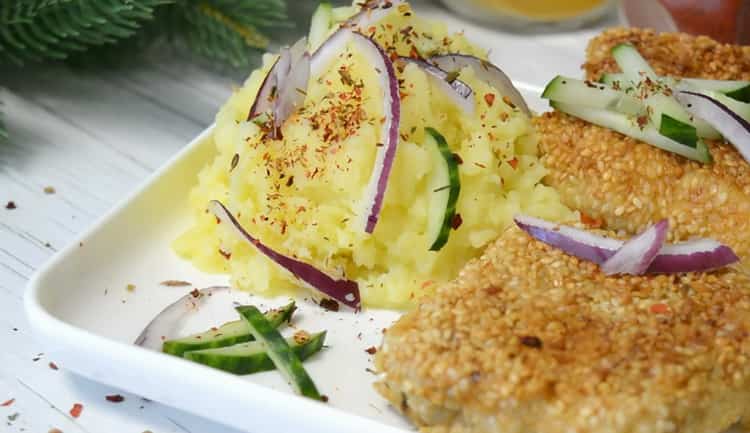 Filet af pollock i en gryde ifølge en trinvis opskrift med foto