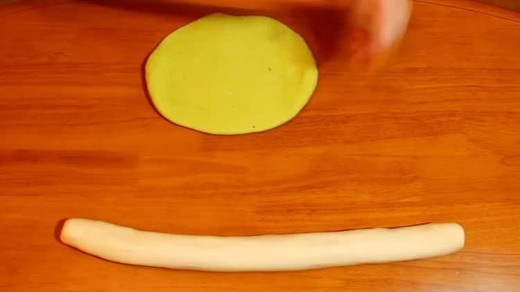 Bereiten Sie die Zutaten zum Dämpfen von Khinkali vor