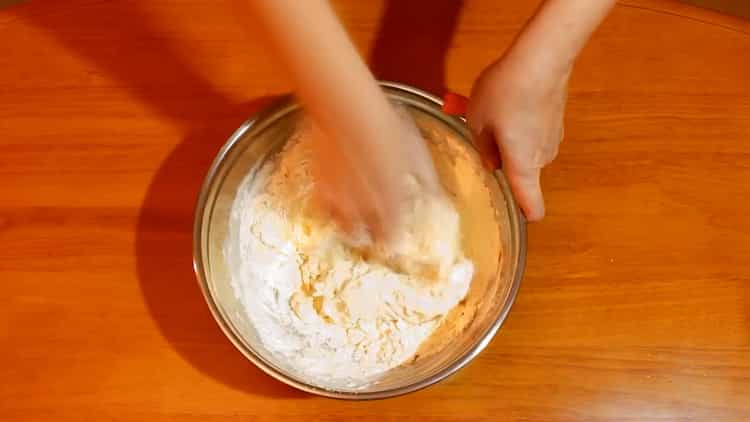 Zum Dämpfen von Khinkali die Gewürze kochen