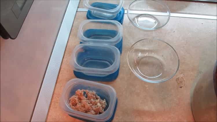 Para preparar la carne gelatinosa de las piernas, coloque la carne en forma = am