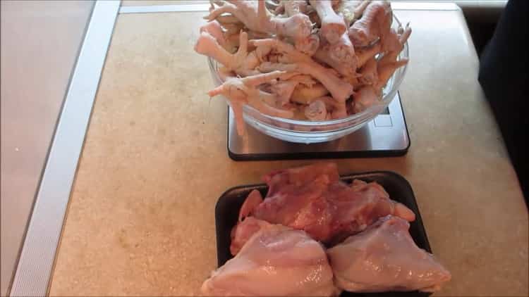 Para preparar la gelatina de las piernas, prepare los ingredientes.