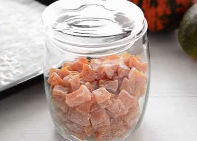 Citrouille confite à la maison selon une recette étape par étape avec une photo