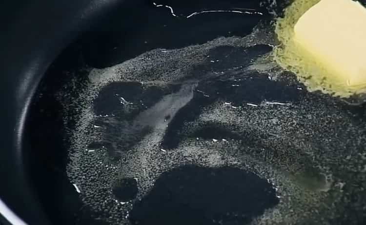 Pour faire cuire le poulet dans une poêle, faites chauffer la poêle