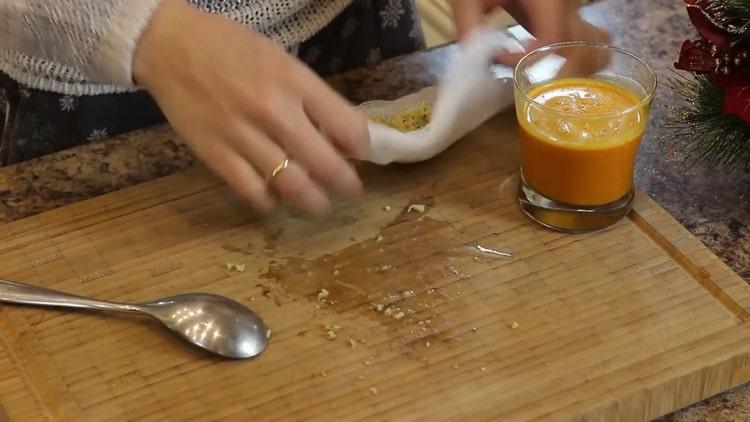 Prepare todos os ingredientes para fazer chá