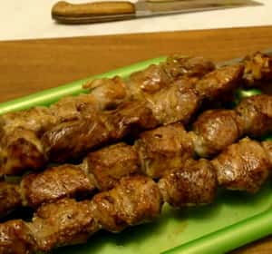 Brochettes de boeuf selon une recette pas à pas avec photo