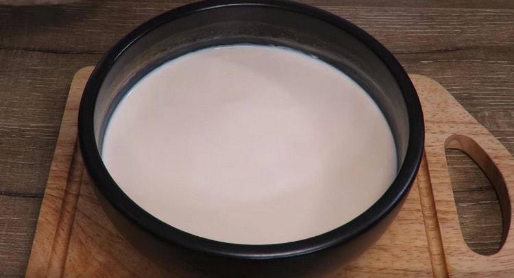 Pro recept potřebujete pečené mléko.