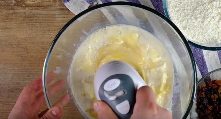 Porazte všechny komponenty mixérem.