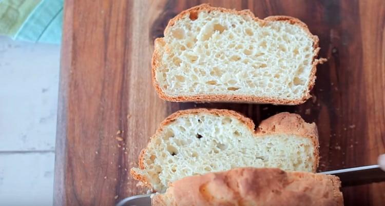 O astfel de pâine este foarte gustoasă.