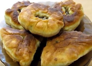 Gătit albușuri delicioase în kefir într-o tigaie conform rețetei cu o fotografie.