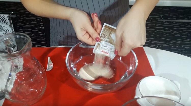 Kvasinky rozpusťte v teplé vodě.