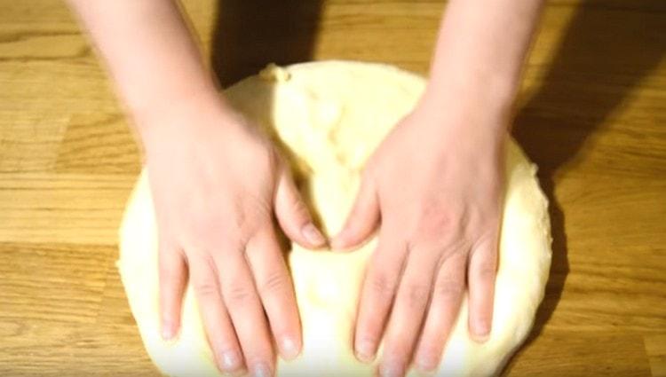 Desmenuzamos la masa ascendente.