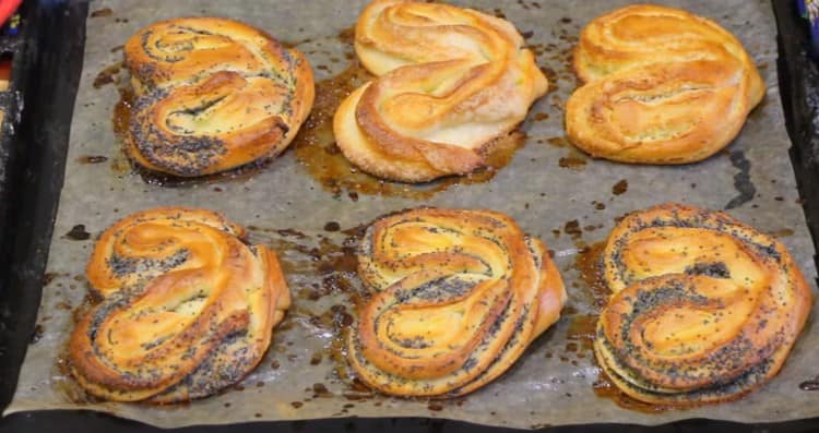 Buns hearts bake quickly.